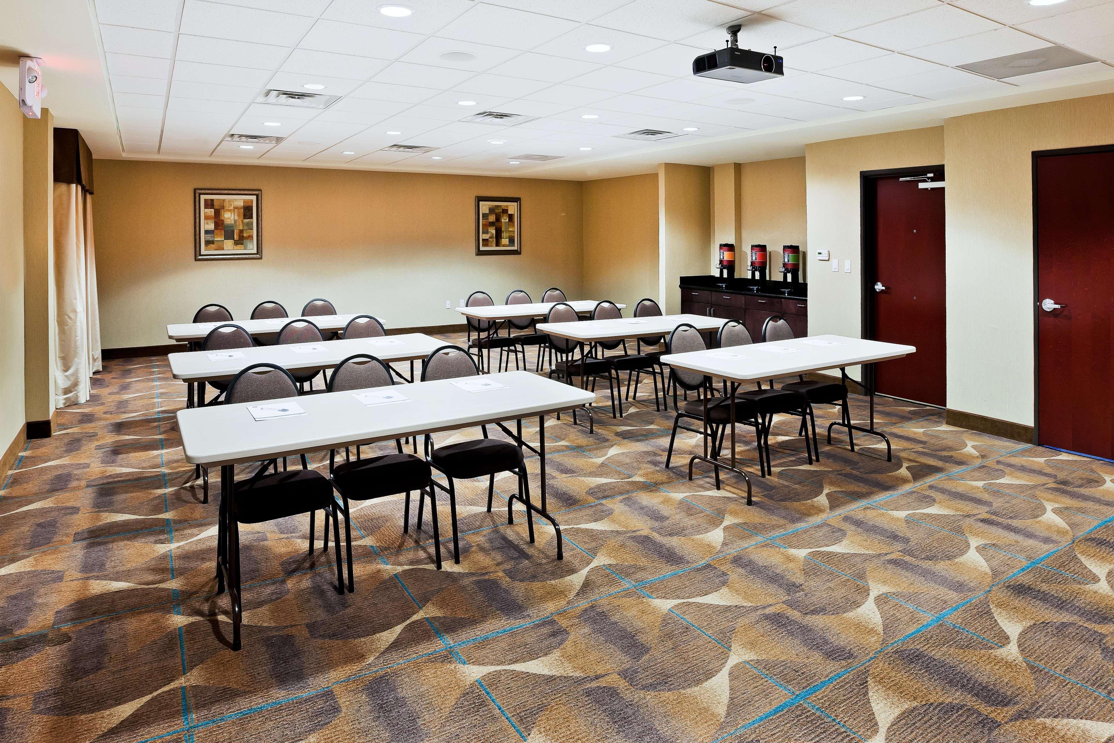 Hampton Inn & Suites Liberal Bagian luar foto
